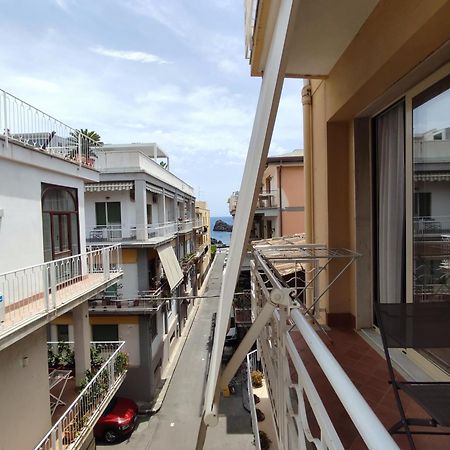 Apartamento La Maison De Genevieve Aci Trezza Exterior foto